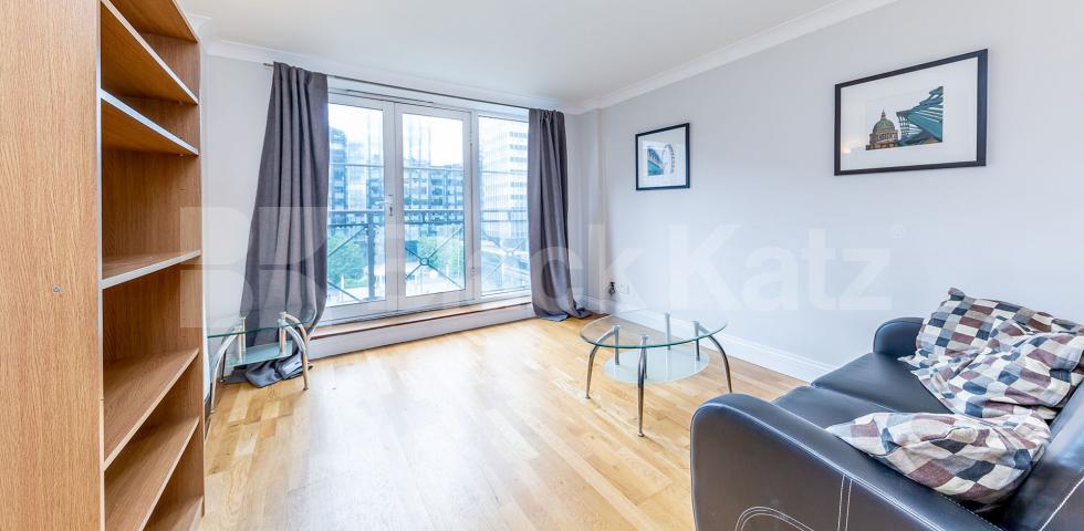 Modern one double bed flat in central location mins to tube shops & park Euston Road, Fitzrovia